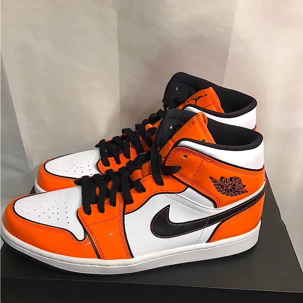 Air Jordan 1 Mid Turf Orange Sz 10.5